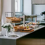 Lebay Готель